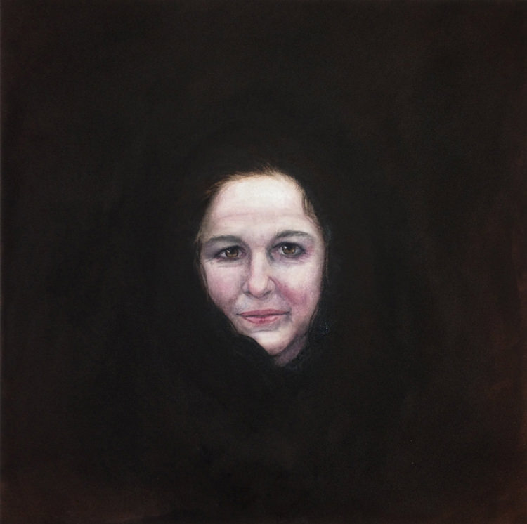 In/Out - Gallery Ecosse Autoportrait Cherry Hood