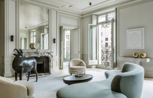 In/Out: Avenue Montaigne