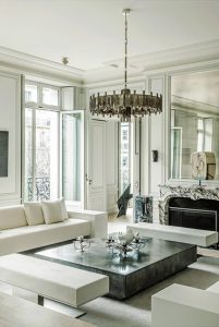 In/Out: Avenue Montaigne